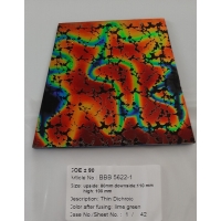 Baoli Dichroic glasplaatje COE90, regenboogpatroon 5622, 1 mm dik, trapeziumvorm Baoli Dichroic glasplaatje COE90, regenboogpatroon 5622, 1 mm dik, trapeziumvorm